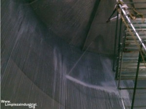 Limpieza y desinfectado de tanques de acero inoxidable desinfeccion lavado lavar al carbon